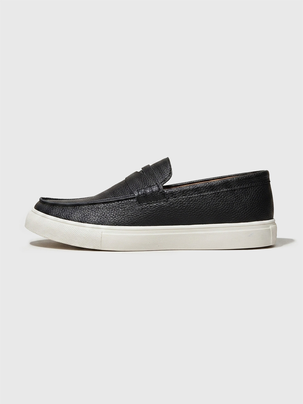 UrbanEase Classic Loafer Black - B17